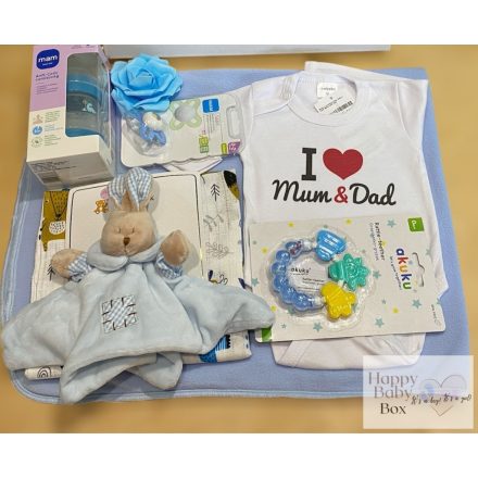 Nagy-Fiús Babaköszöntő ajándékcsomag  "I love Mum & Dad" feliratos
